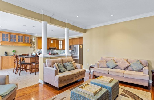 Brampton House | Awesome 5BR Home ~ Brampton ~ Stylish ~ Patio