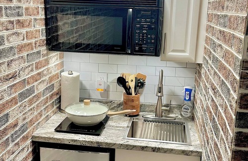 Jackson Apartment | Awesome Apartment w/80” Smart TV & Surround Sound Near Six Flags Great Adventure