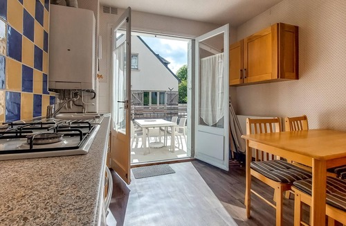 Saint-Lunaire Apartment | Awesome apartment in Saint-Lunaire with WiFi