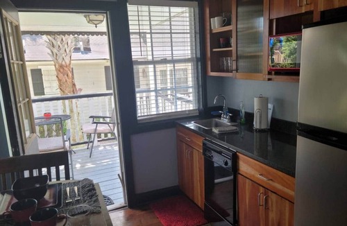 Dixon Park House | Awesome Downtown Condo with Pool!