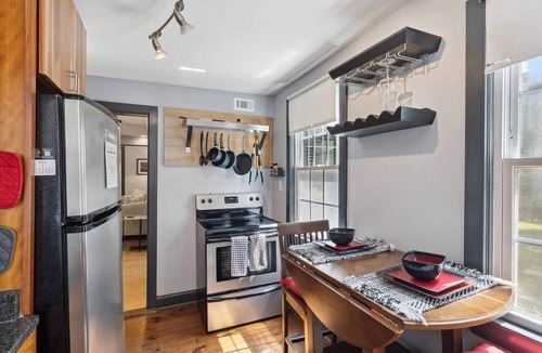 Dixon Park House | Awesome Downtown Condo with Pool!