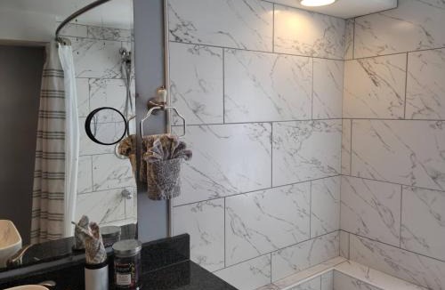Beach Institute House | Awesome Downtown Condo with Pool!