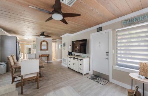Madeira Beach Apartment | Awesome Florida Cottage - 2b 1b - Surf Song #113