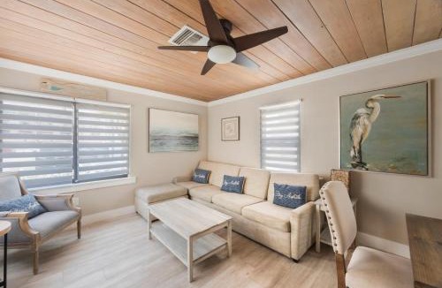 Madeira Beach Apartment | Awesome Florida Cottage - 2b 1b - Surf Song #113