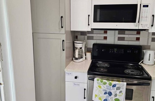 Arbour Lake Apartment | Awesome Guest suite @ Calgary NW for exclusive private relaxation