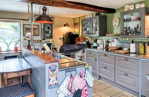 Charritte-de-Bas House | Awesome home in Charritte-de-Bas with WiFi