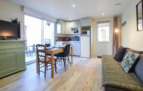Esquay-sur-Seulles House | Awesome Home In Esquay-Sur-Seulles With Wifi