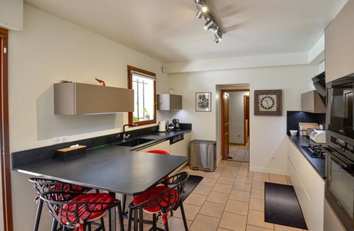 Calas House | Awesome home in Cabriès with private swimming pool, can be inside or outside