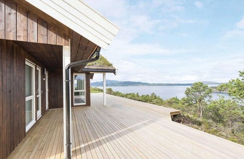 Kvisvik House | Awesome home in Kvisvik with house sea view