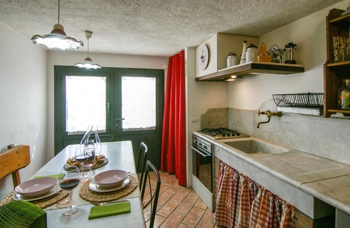 Querceta House | Awesome home in Querceta with WiFi
