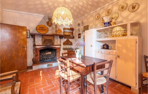 Saturnana House | Awesome Home In Villa Di Piteccio