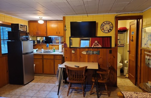 Tia Juana Cabin | AWESOME night's sleep. S Grand Lake. E of Disney 1 mile. Quiet location. Pets ok