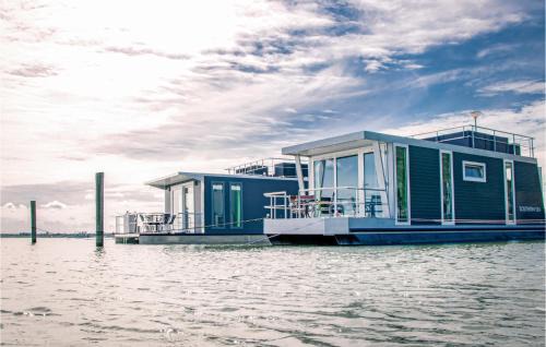 Biddinghuizen Boat Rental | Awesome Ship In Biddinghuizen