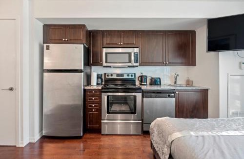 Fort York Apartment | Awesome Studio in the Heart of Downtown Toronto