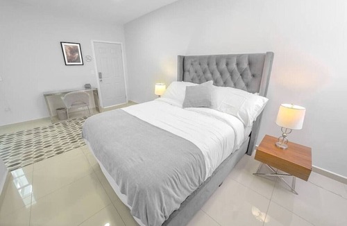Zona Rio Bed & Breakfast | Awesome Studio in TJ w/Q Bed +Desk Near US Border