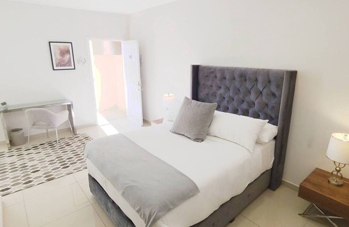 Zona Rio Bed & Breakfast | Awesome Studio in TJ w/Q Bed +Desk Near US Border