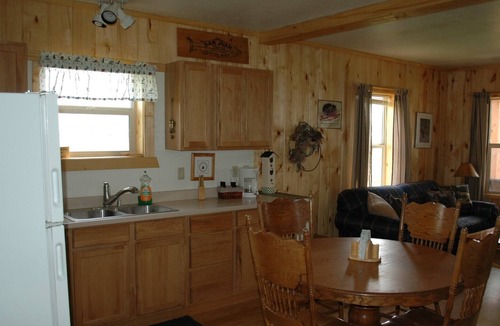 Dillon Cabin | AWESOME Value, Clean cozy & quiet cabin, close to Beaverhead River, Great Views!