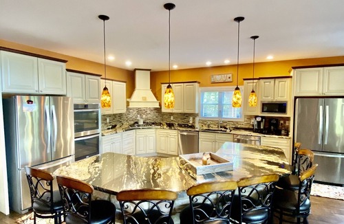 Lakeside Estates House | AWESOME VIEW! All your wants are in this home.