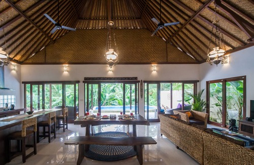 Peliatan Villa | Axros villa with stunning junggle view