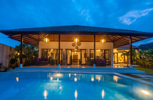 Peliatan Villa | Axros villa with stunning junggle view