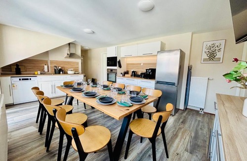 Marburg Apartment | AyCatcherHomes - Mira I Old Town I 3BR Loft I 9 Guests