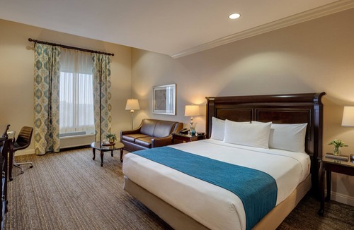 Downtown Village Hotel | Ayres Hotel Fountain Valley - Huntington Beach