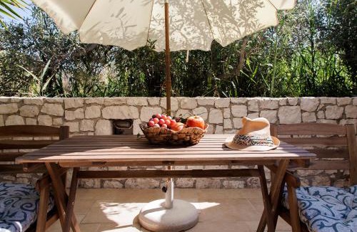 Vassiliki Apartment | Azalea