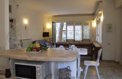 Marina di Castagneto Carducci Apartment | 'Azalea' mit Terrasse by Interhome