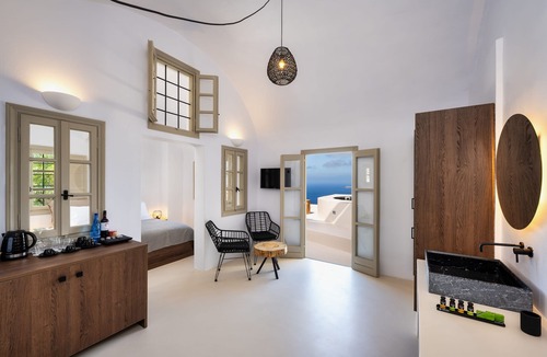 Megalochori Hotel | Azanti Suites