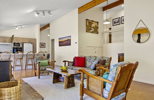 Wentworth Falls House | Azimuth - Spacious Family Retreat with City Views