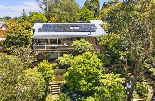 Wentworth Falls House | Azimuth - Spacious Family Retreat with City Views