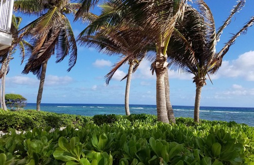 North Side Villa | Azure Breeze 3! Peaceful & Pristine-3Bd, 3 BATH AWAY from crowds! Beachfront!