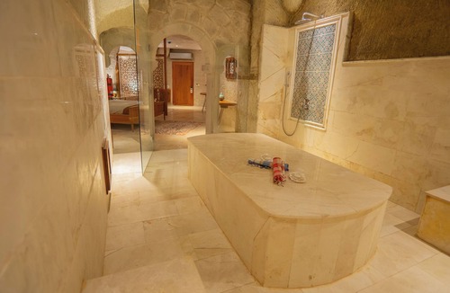 Cavusin Hotel | Azure Cave Suites