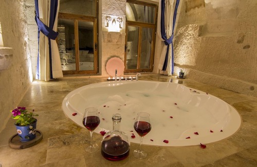 Cavusin Hotel | Azure Cave Suites