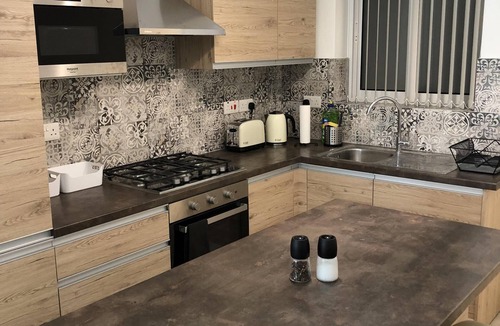 Marsalforn Apartment | Azure Cottage: Beautiful, modern 3 bedroom apartment with communal swimming pool