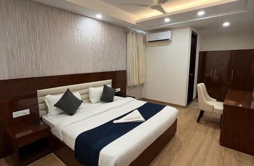 Gurugram Hotel | Azure inn