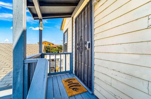 Lincoln Acres Apartment | Azure Loft by Rather Be Properties
