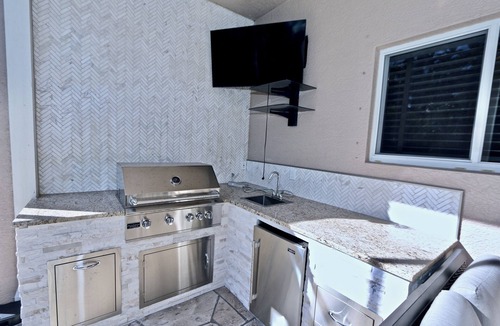 Central Naples House | Azure Sky Spacious 5-bedroom house with WiFi and AC in enchanting Naples