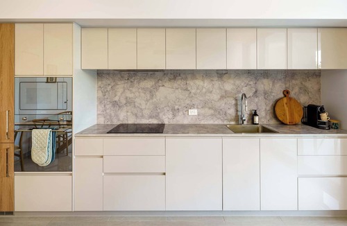 Bokarina Apartment | Azzure Beachside Retreat - Pool, Gym & Steam Room