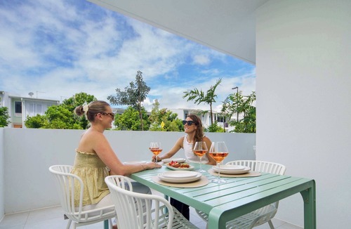 Bokarina Apartment | Azzure Beachside Retreat - Pool, Gym & Steam Room