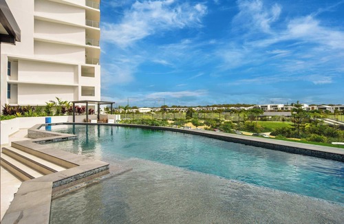 Bokarina Apartment | Azzure Beachside Retreat - Pool, Gym & Steam Room