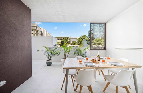 Bokarina Apartment | Azzure Haven: Resort-style Living by Bokarina Beach