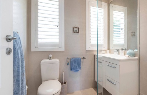Newport House | AZZURRO by Palm Beach Holiday Rentals