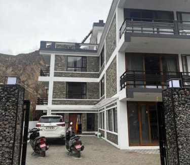 Mustang Hotel | Bön Valley
