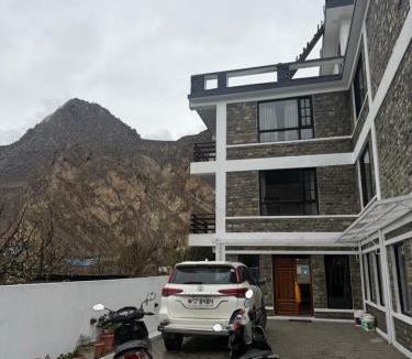 Mustang Hotel | Bön Valley