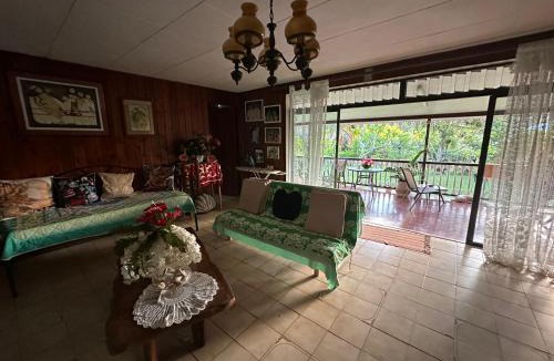 Teahupoo Bed & Breakfast | B&B chez Anouk