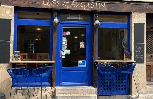 Issy-l'Eveque House | B&B D'Issy