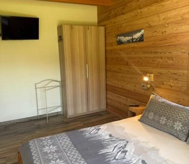 Antagnod Bed & Breakfast | B&B Eco Chalet Merlet