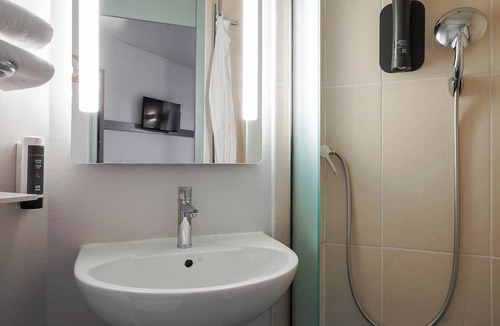 Grand Sud Hotel | B&B HOTEL AIX EN PROVENCE Pont de l'Arc
