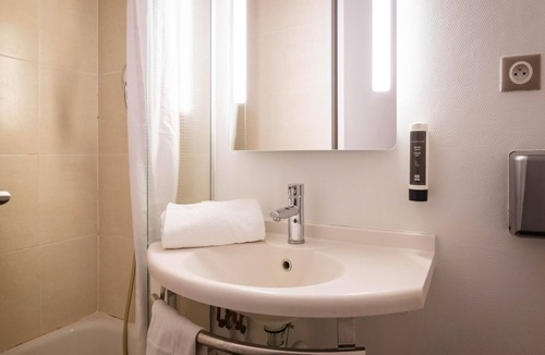 Saint Tronquet Business Park Hotel | B&B HOTEL Avignon (1)